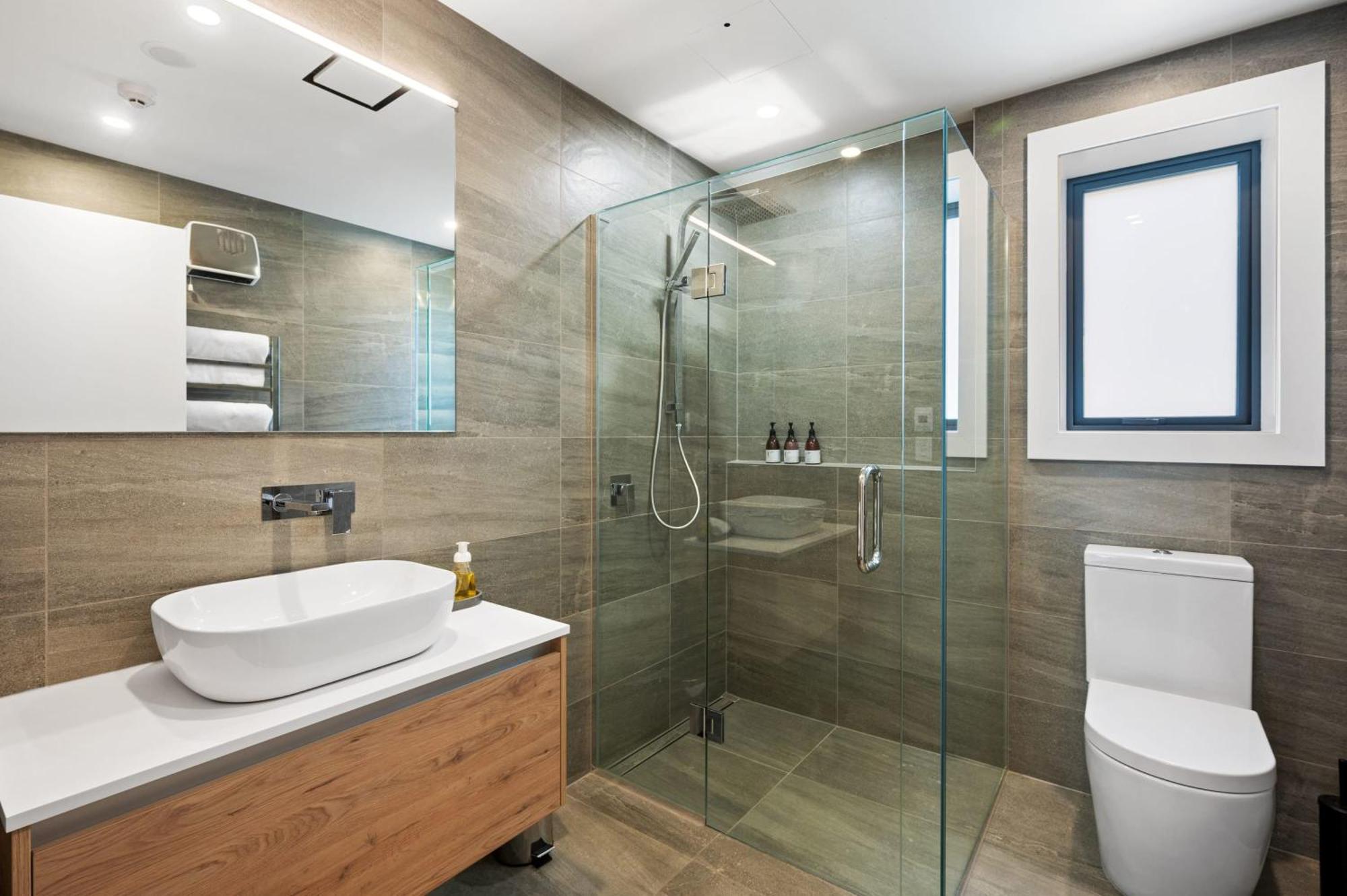 Lakeside Luxury 2 Bedroom Apartment Wanaka Dış mekan fotoğraf